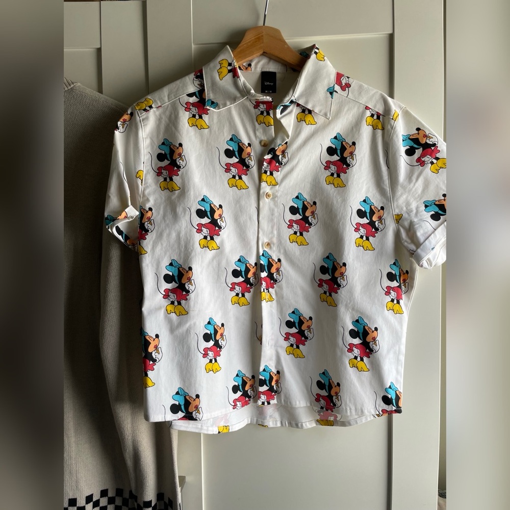 Disney x Cake Worthy Minni lipstick button up shirt. EUC
